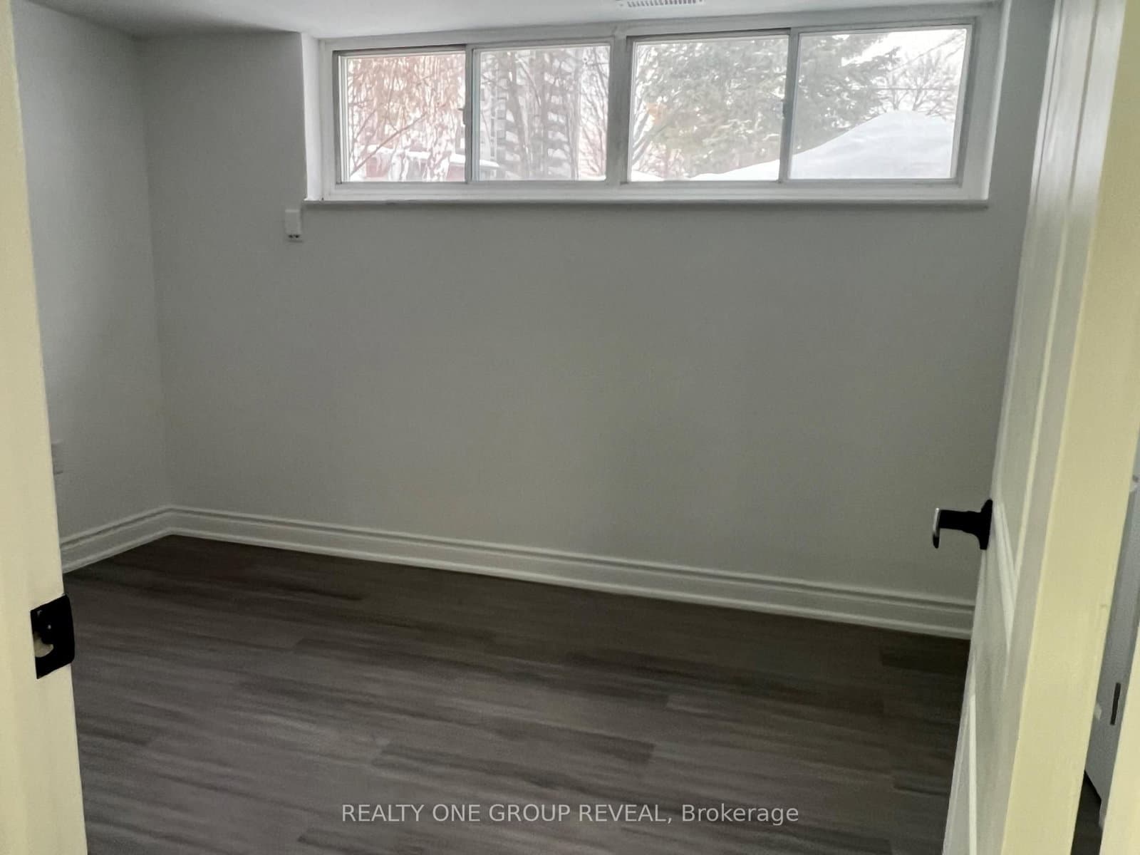 75 Regatta Crescent, Unit Basement thumbnail 12