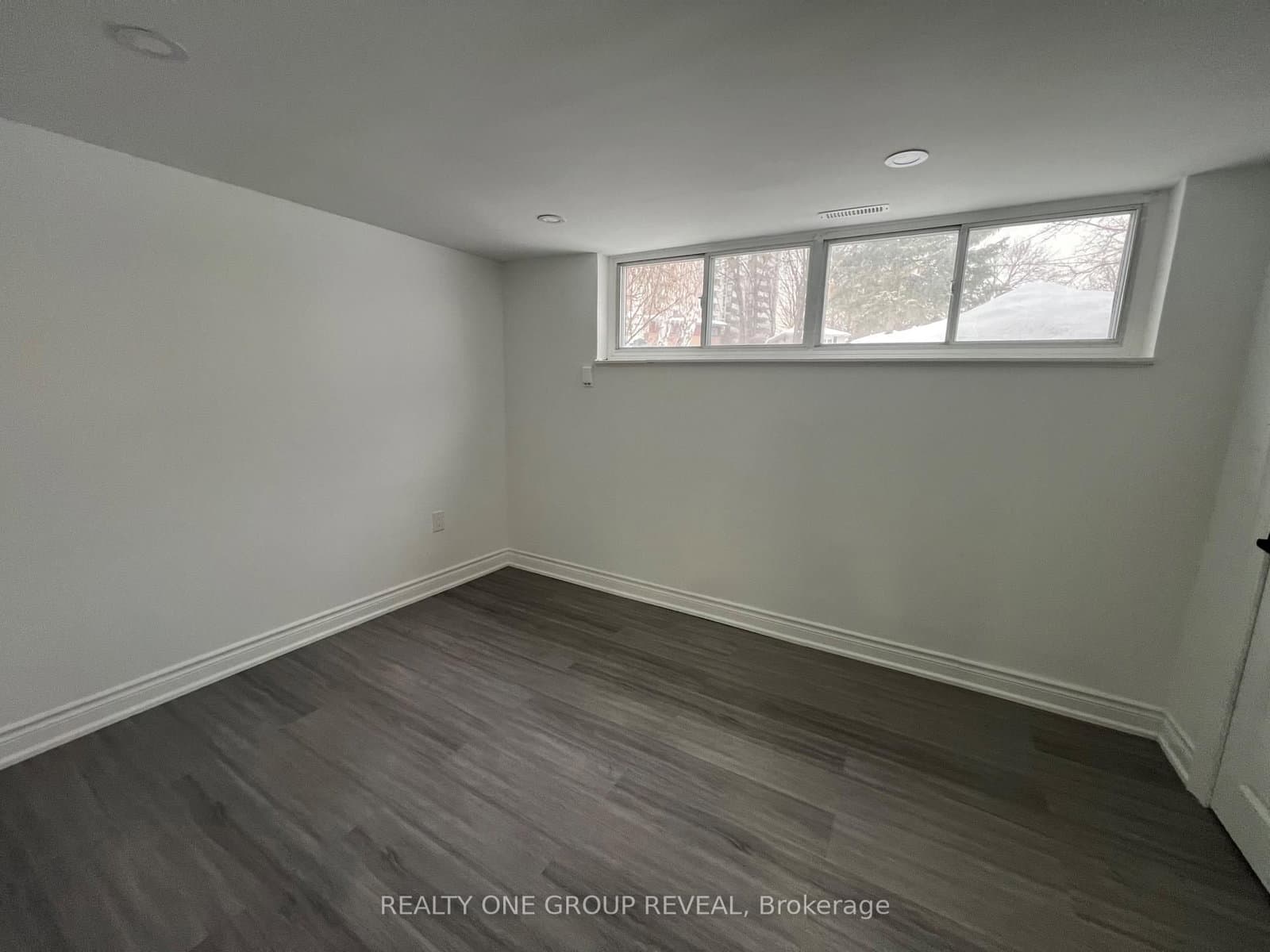 75 Regatta Crescent, Unit Basement thumbnail 13