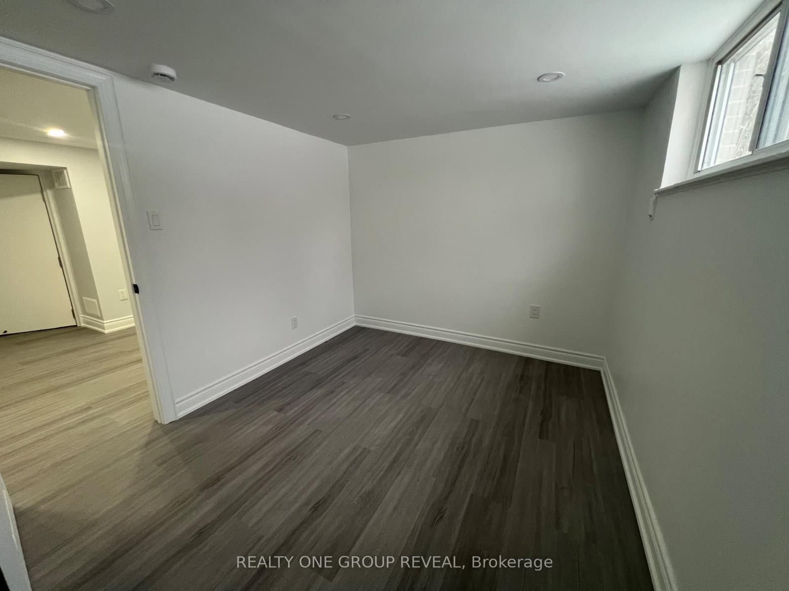 75 Regatta Crescent, Unit Basement thumbnail 14