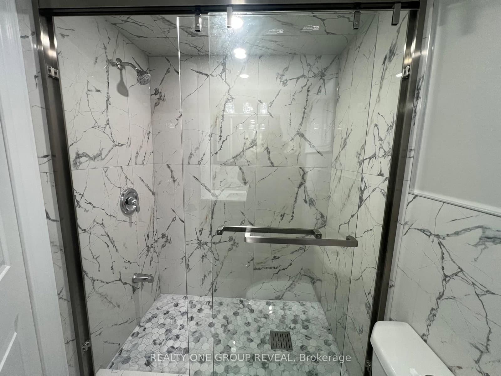 75 Regatta Crescent, Unit Basement thumbnail 2