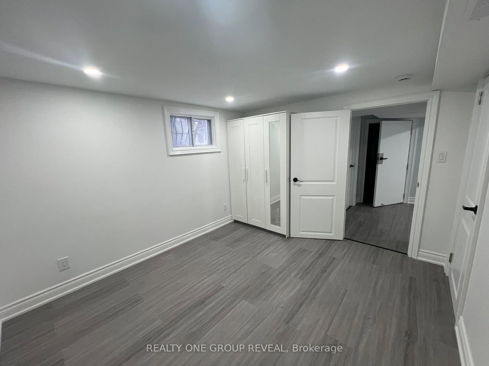 75 Regatta Crescent, Unit Basement thumbnail 20