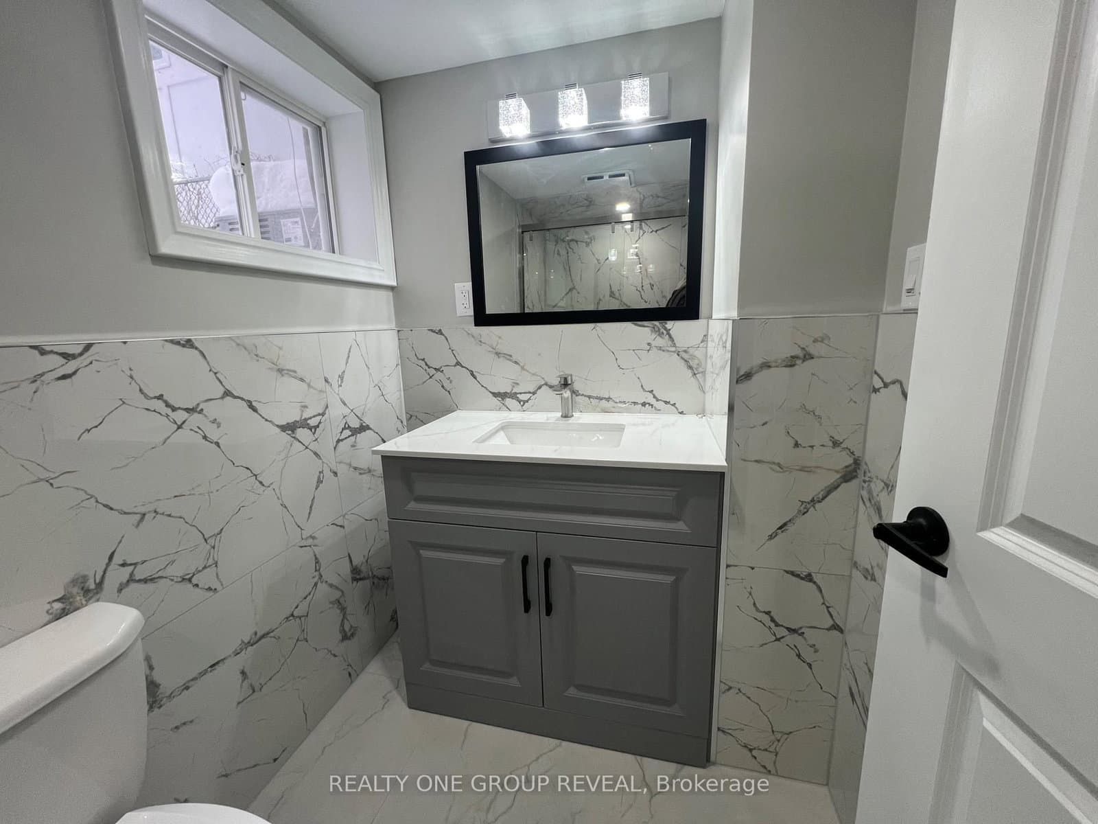 75 Regatta Crescent, Unit Basement thumbnail 22