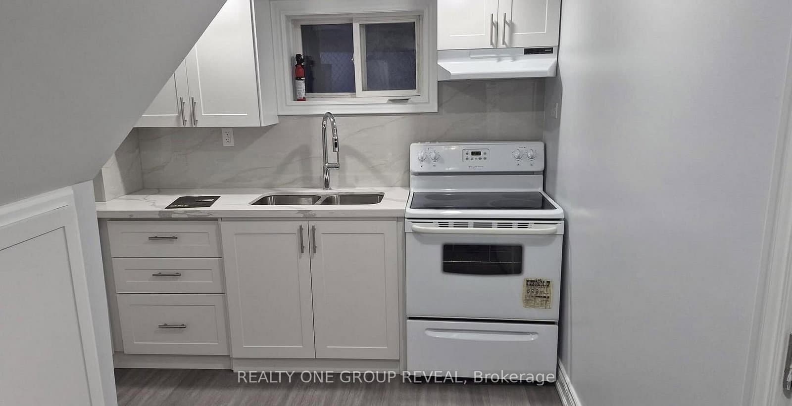 75 Regatta Crescent, Unit Basement thumbnail 3