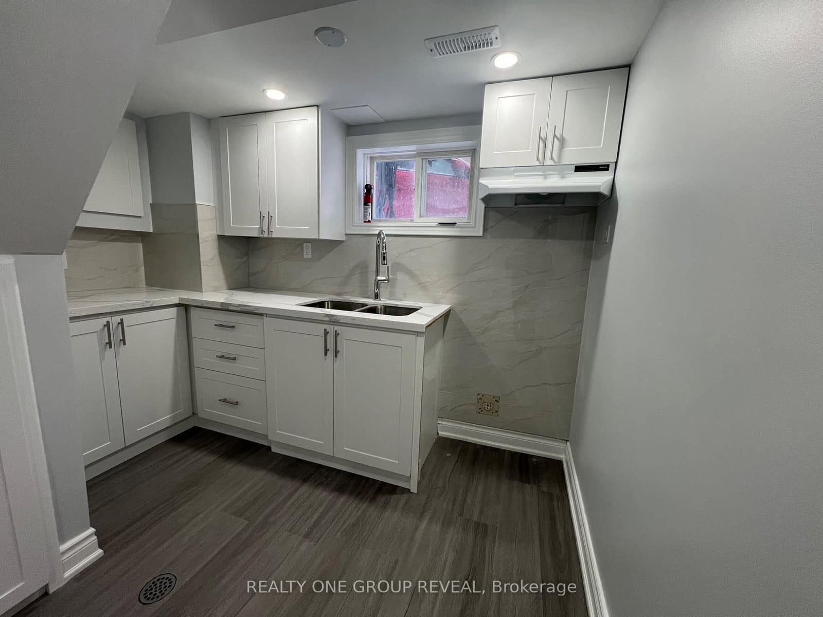 75 Regatta Crescent, Unit Basement thumbnail 7