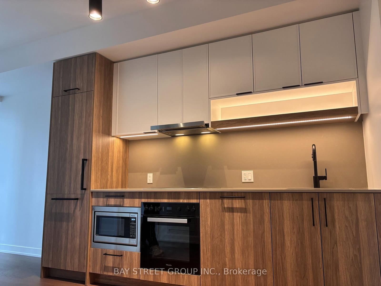 91 Montclair Avenue, Unit 1503 thumbnail 6