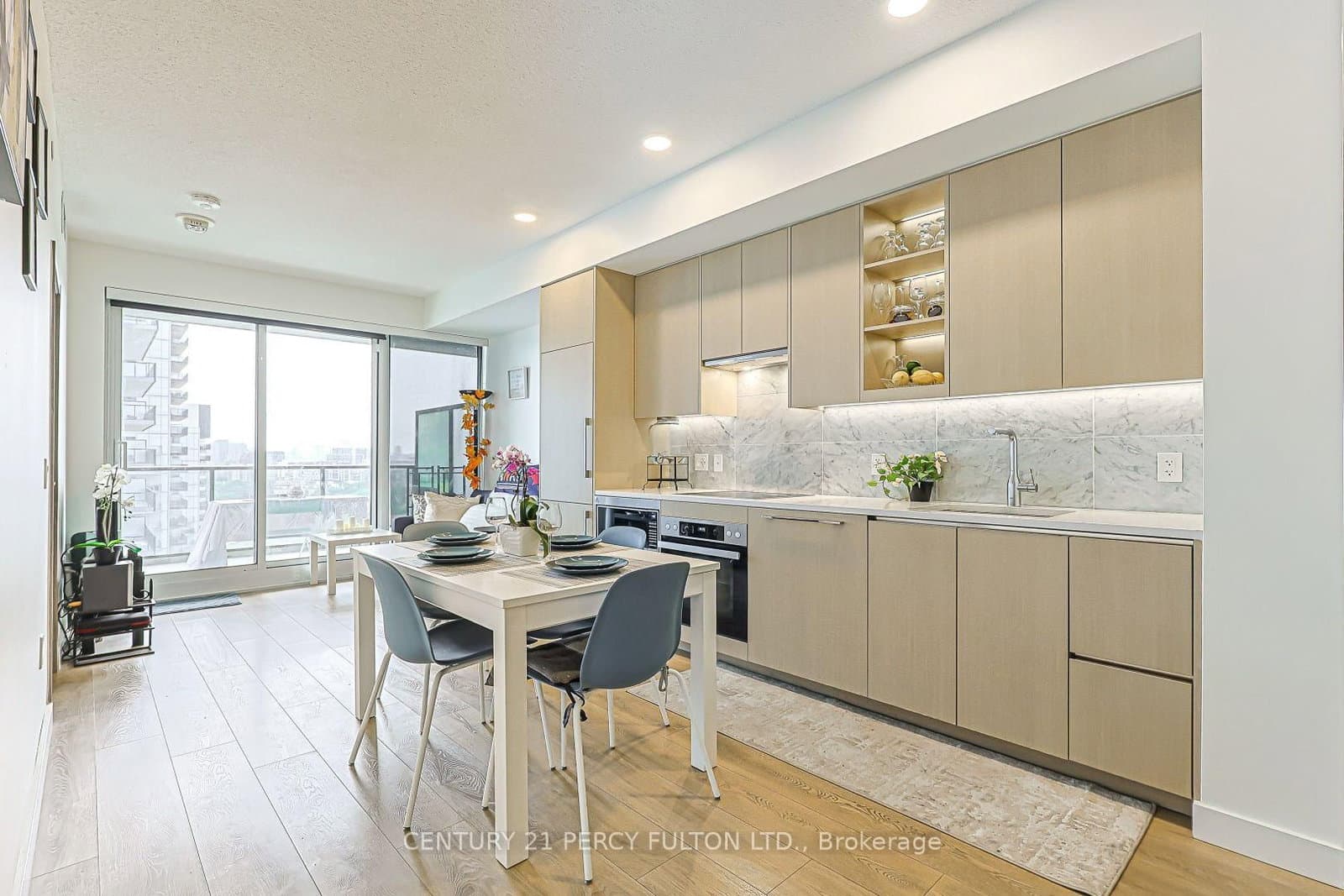 95 McMahon Drive, Unit 2207 thumbnail 17
