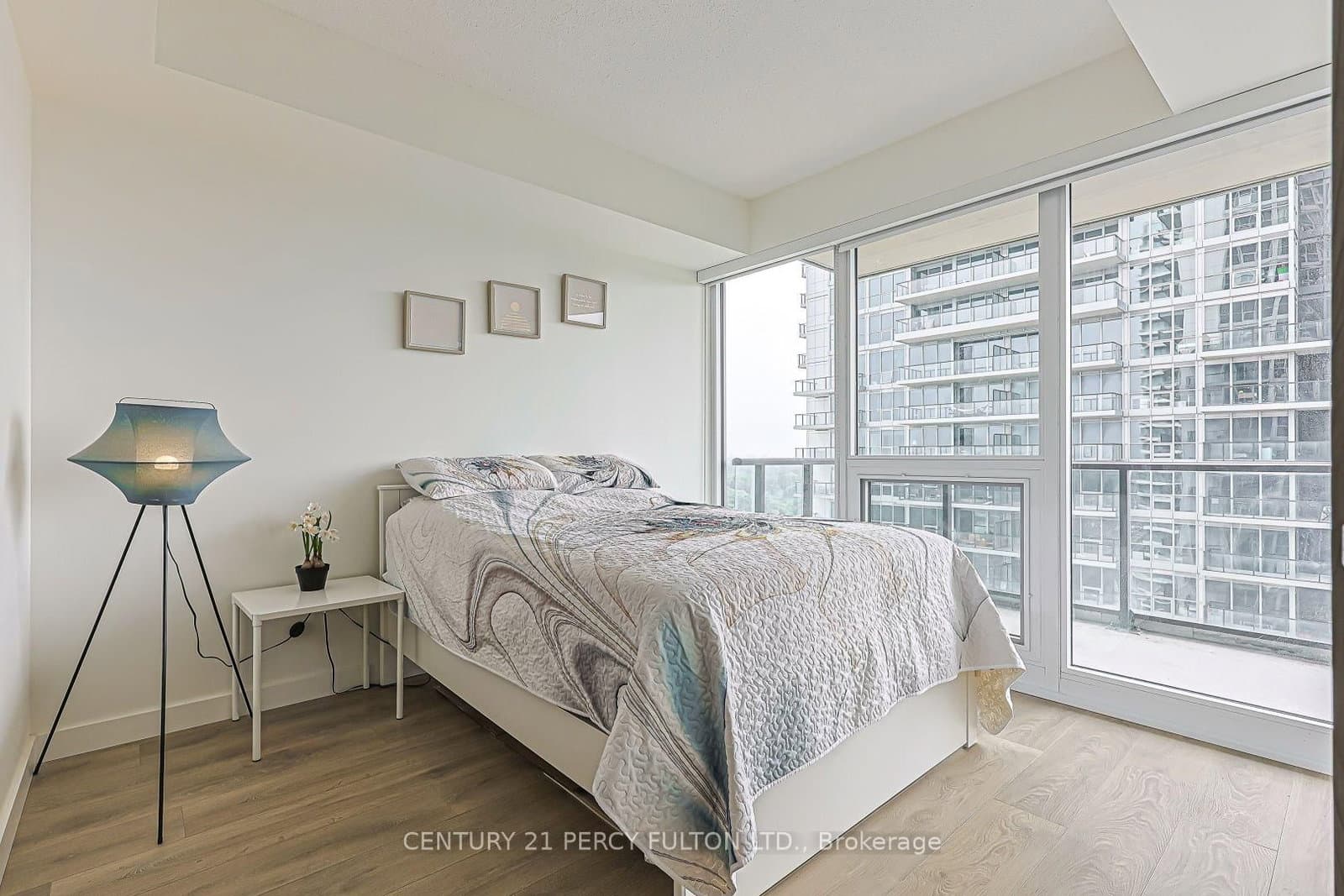 95 McMahon Drive, Unit 2207 thumbnail 2