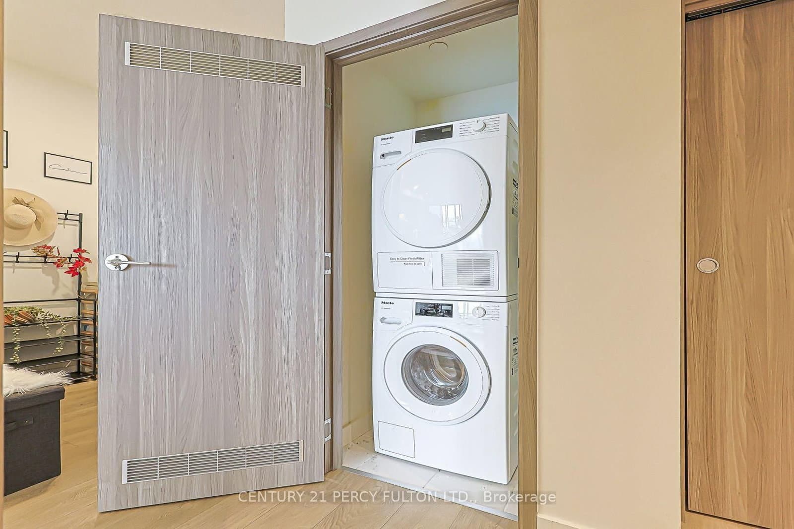 95 McMahon Drive, Unit 2207 thumbnail 21