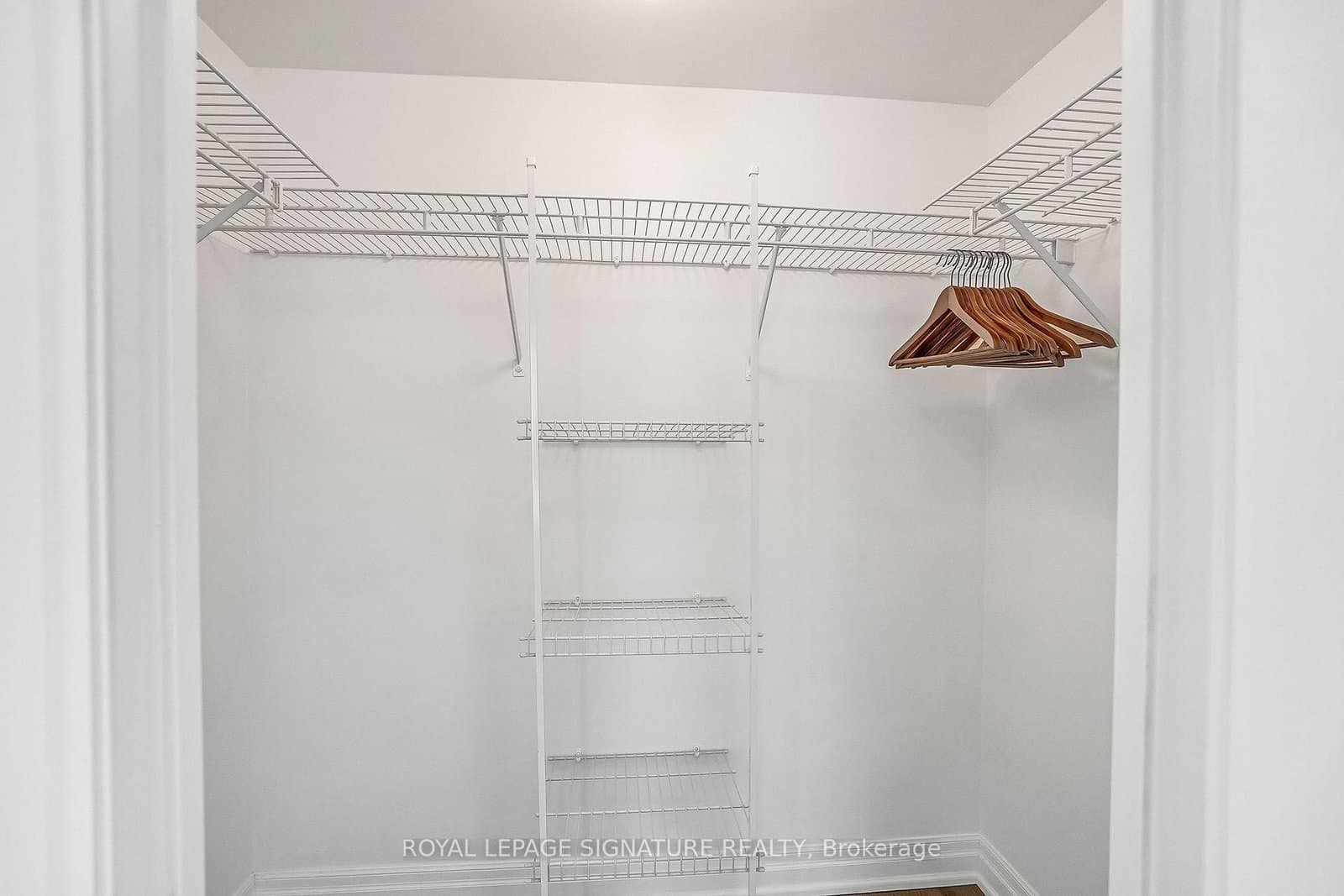188 Doris Avenue, Unit 802 thumbnail 11