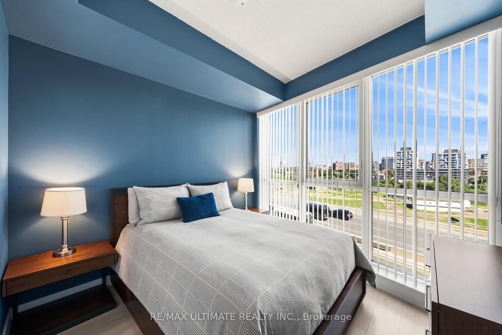 50 Bruyeres Mews, Unit 1001 thumbnail 10