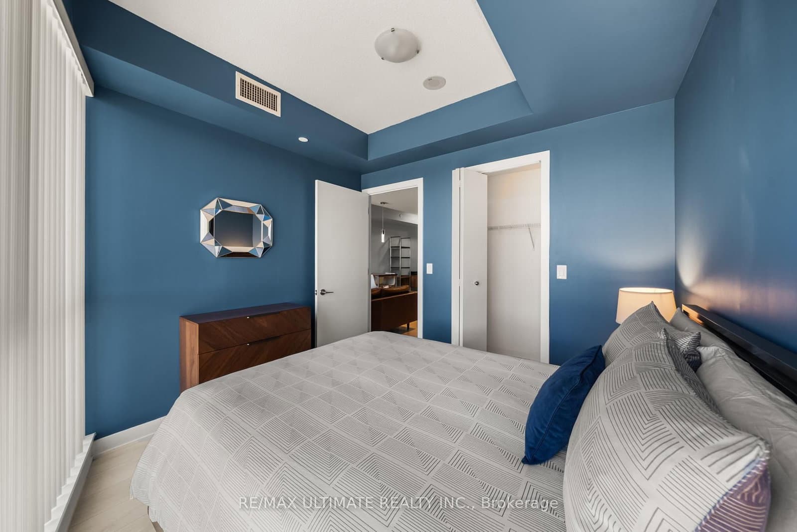 50 Bruyeres Mews, Unit 1001 thumbnail 11