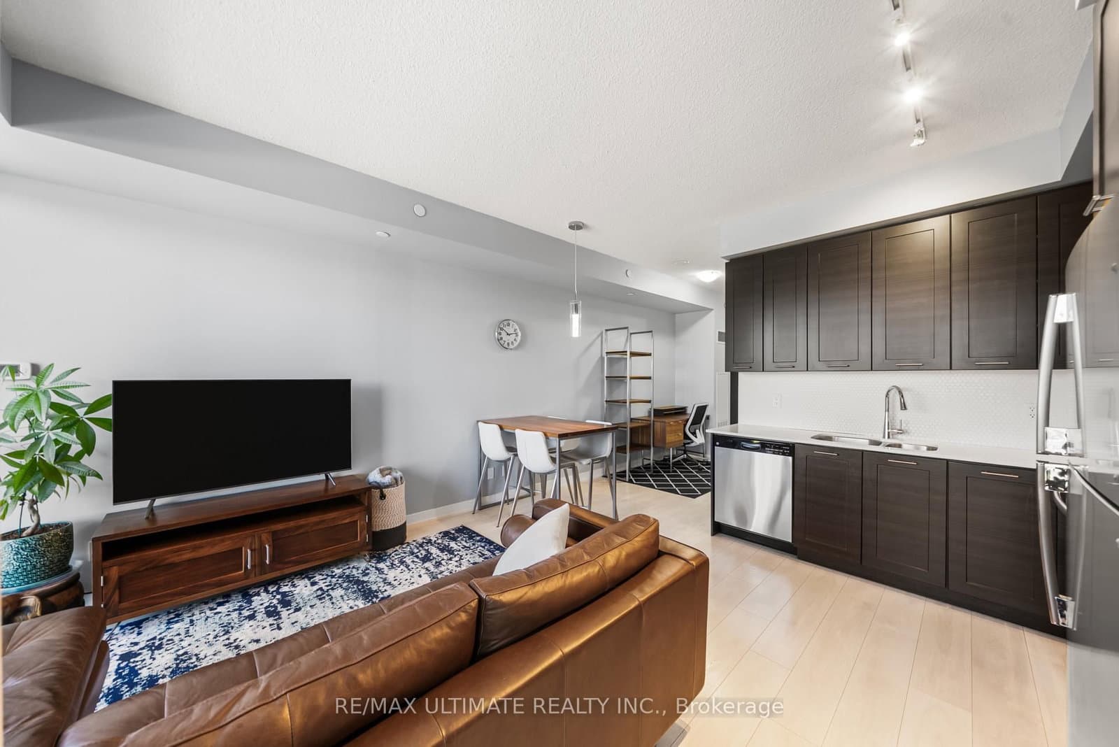 50 Bruyeres Mews, Unit 1001 thumbnail 12