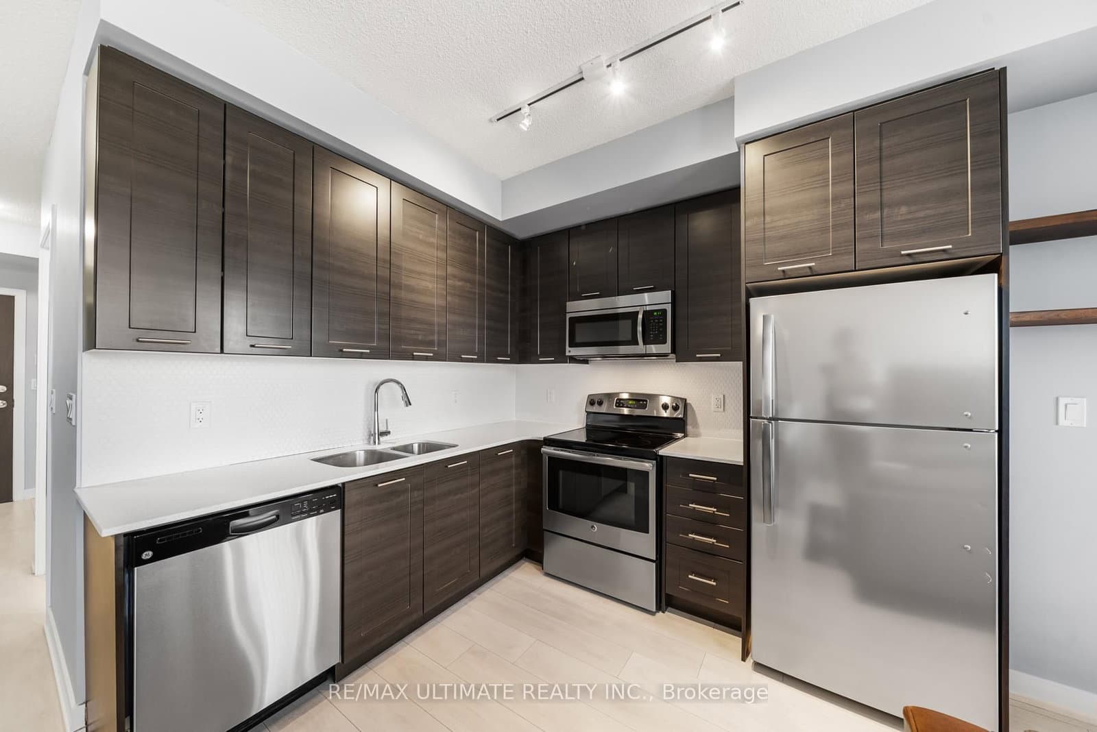 50 Bruyeres Mews, Unit 1001 thumbnail 13