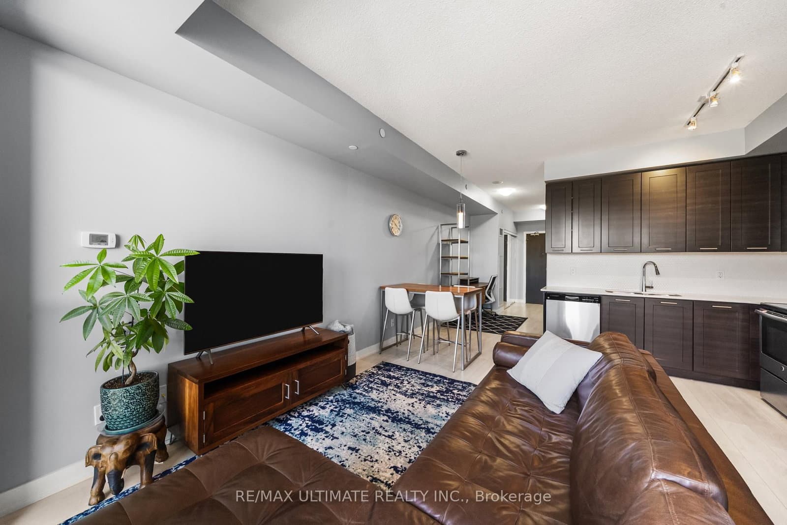 50 Bruyeres Mews, Unit 1001 thumbnail 14