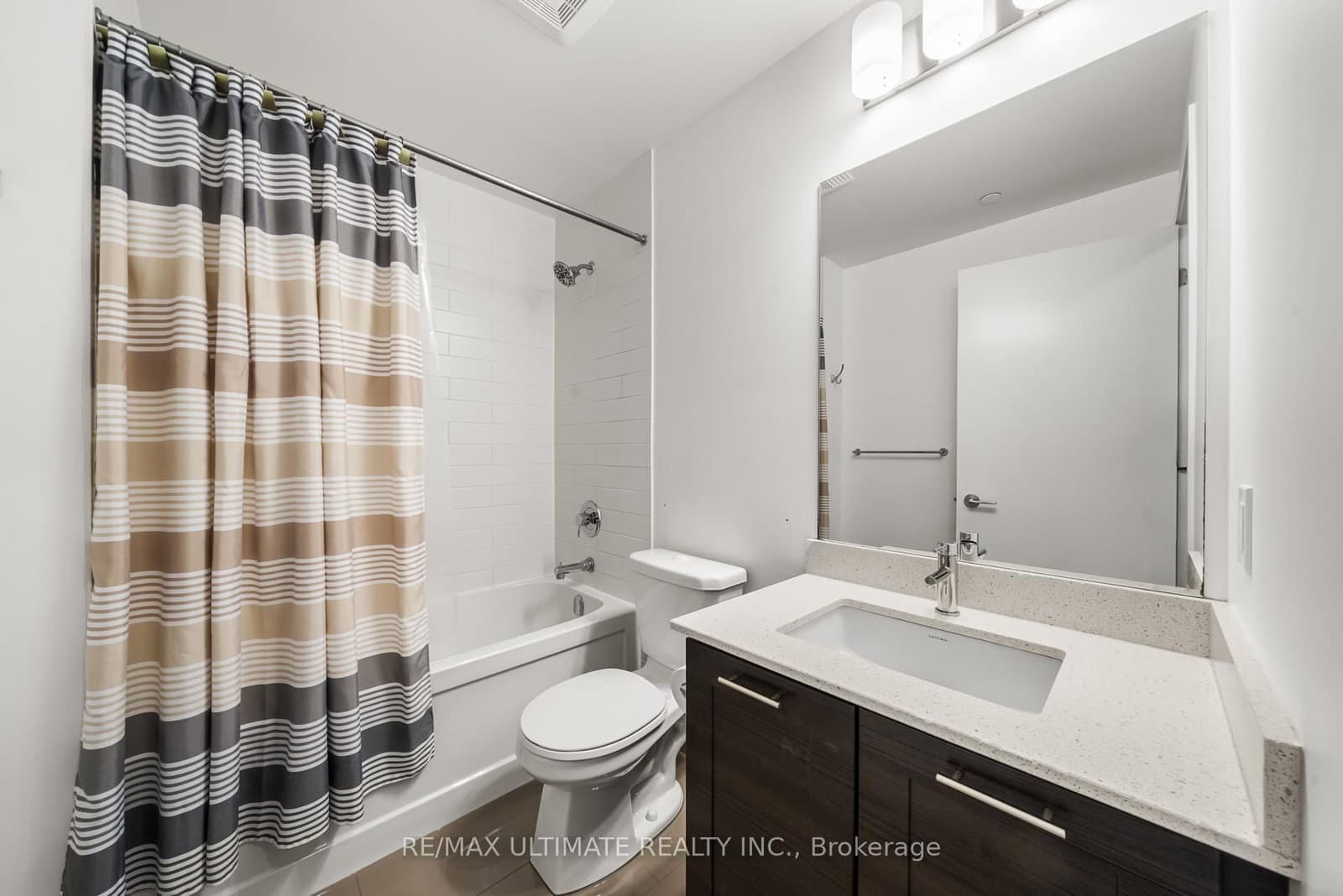50 Bruyeres Mews, Unit 1001 thumbnail 16