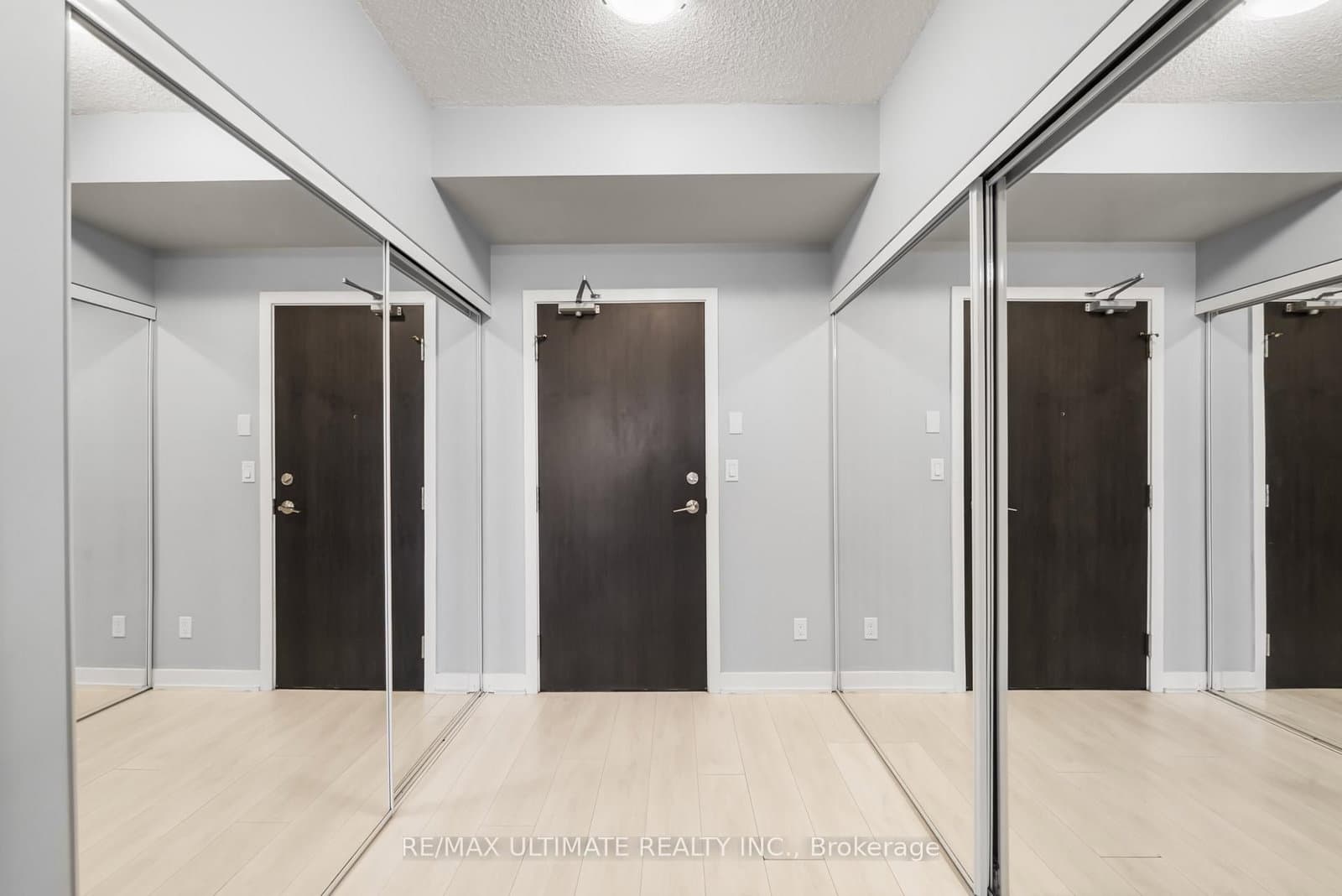 50 Bruyeres Mews, Unit 1001 thumbnail 18