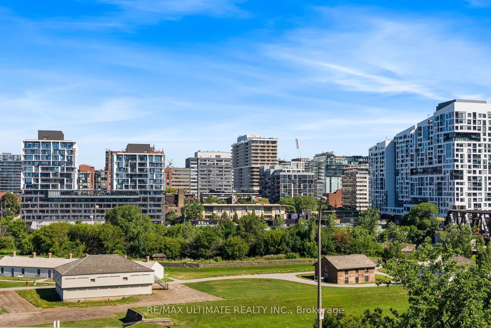 50 Bruyeres Mews, Unit 1001 thumbnail 20