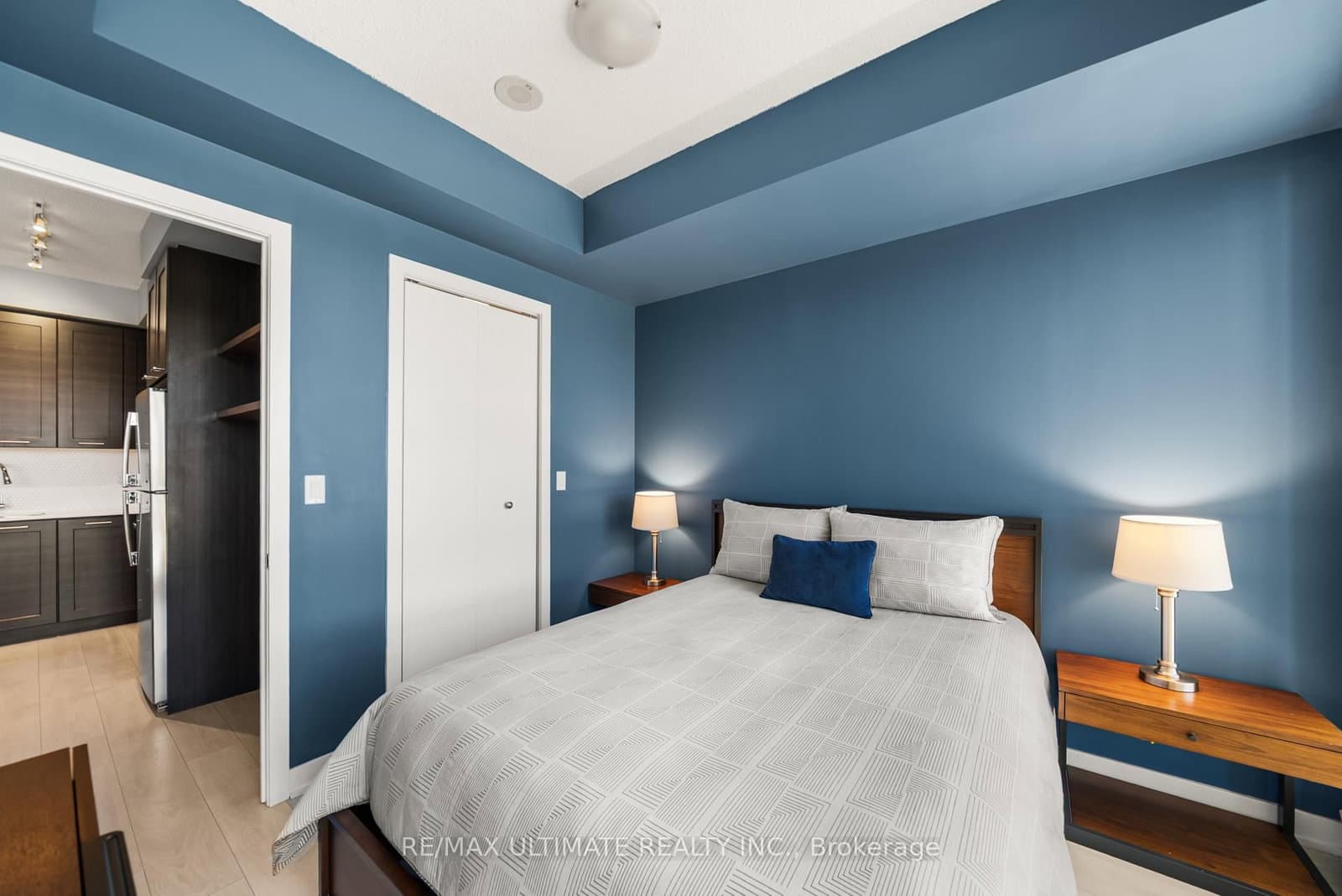 50 Bruyeres Mews, Unit 1001 thumbnail 3