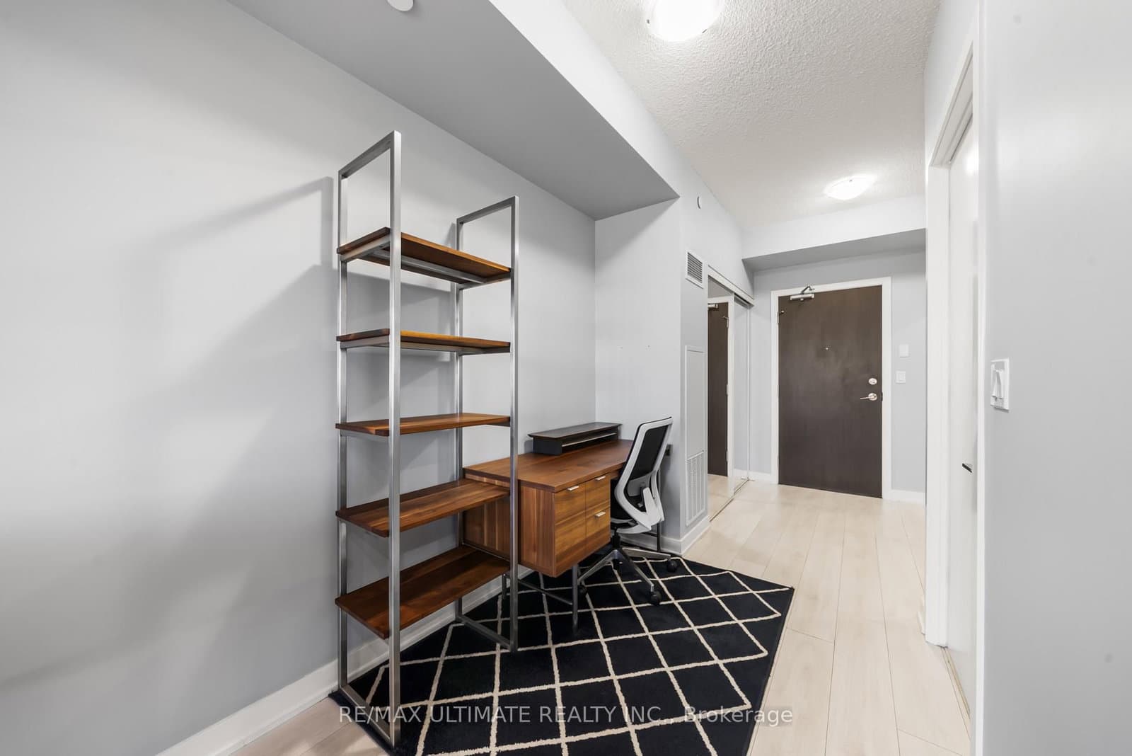 50 Bruyeres Mews, Unit 1001 thumbnail 4