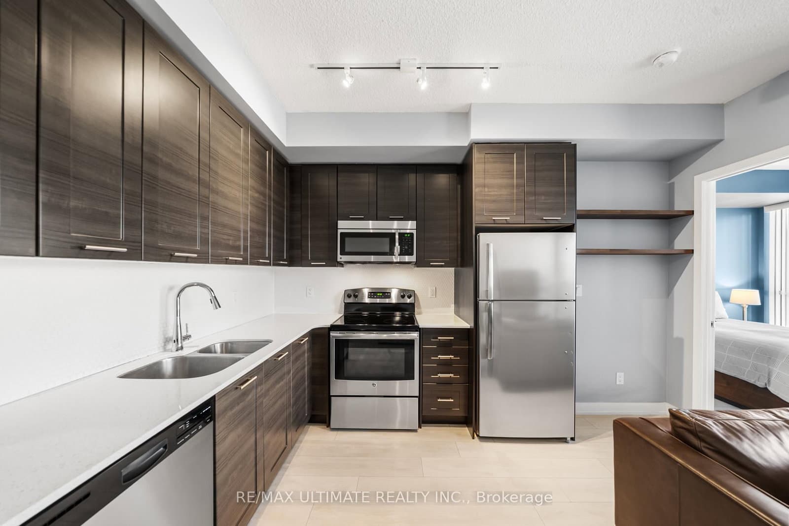 50 Bruyeres Mews, Unit 1001 thumbnail 7