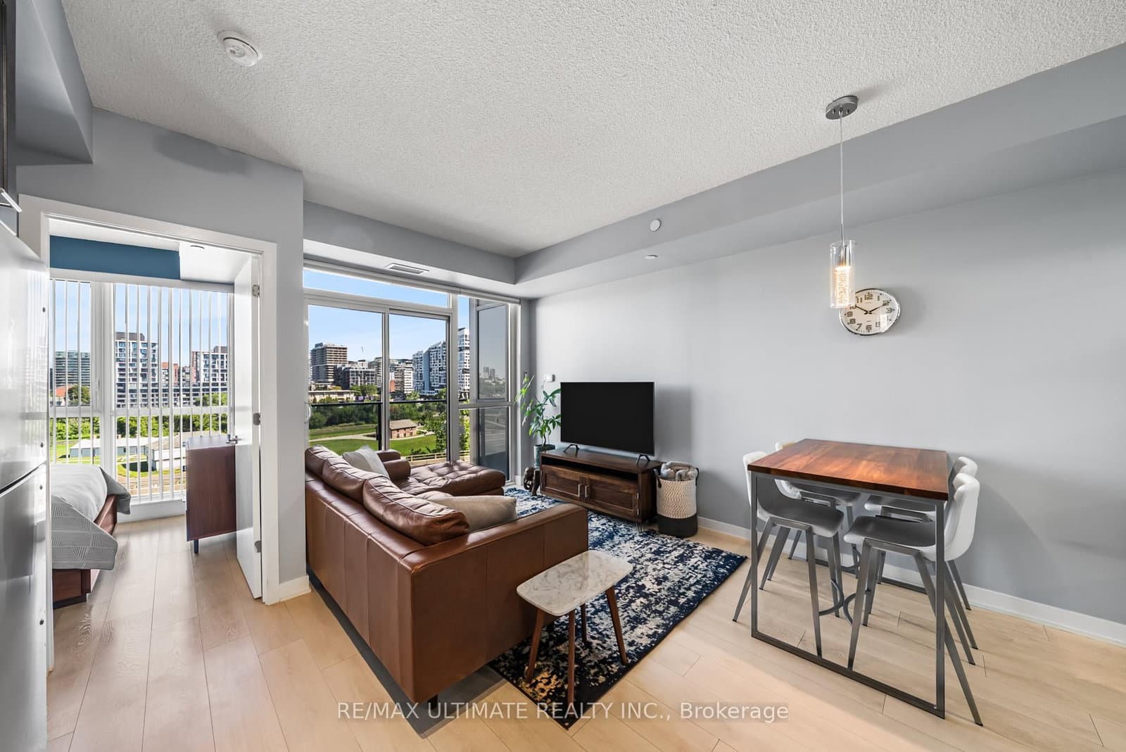 50 Bruyeres Mews, Unit 1001 thumbnail 9