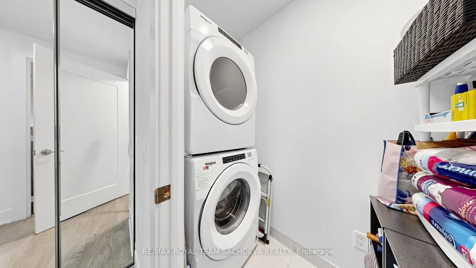 118 MERCHANTS' WHARF, Unit 101 thumbnail 19