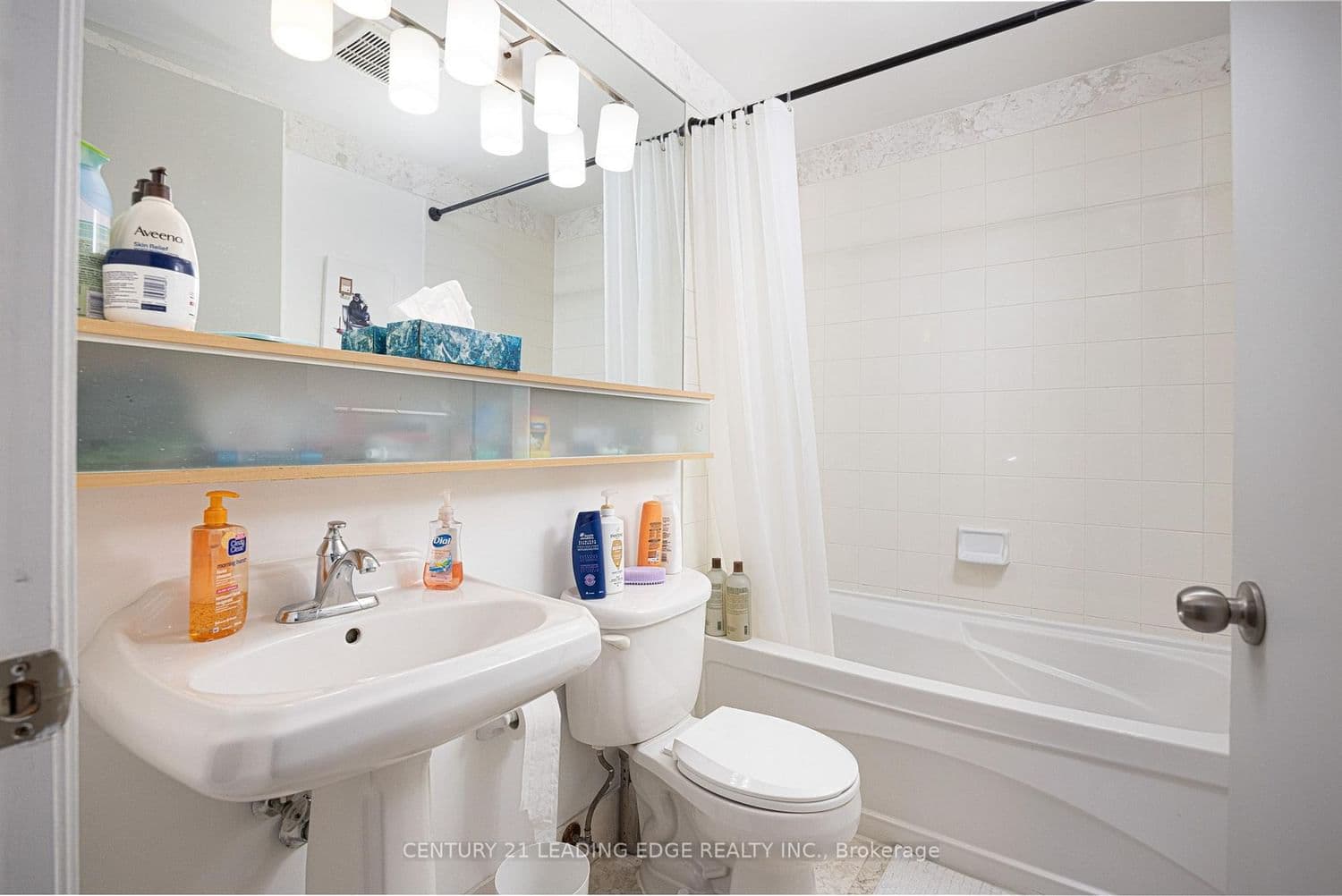 85 Bloor Street E, Unit 1413 thumbnail 20