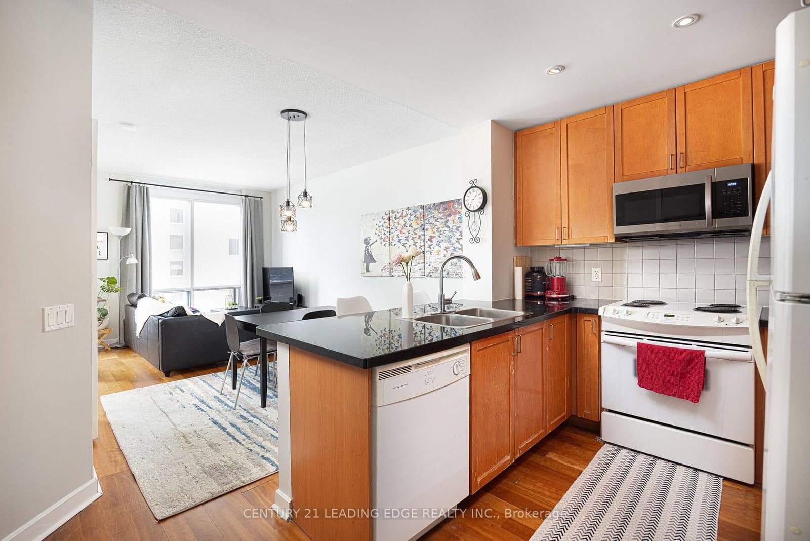 85 Bloor Street E, Unit 1413 thumbnail 3