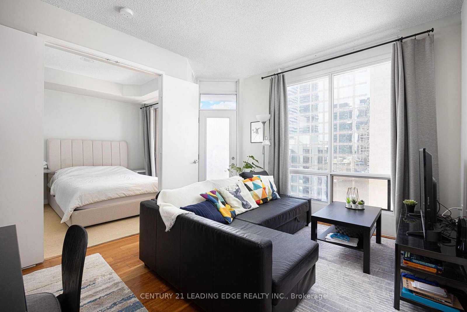 85 Bloor Street E, Unit 1413 thumbnail 6