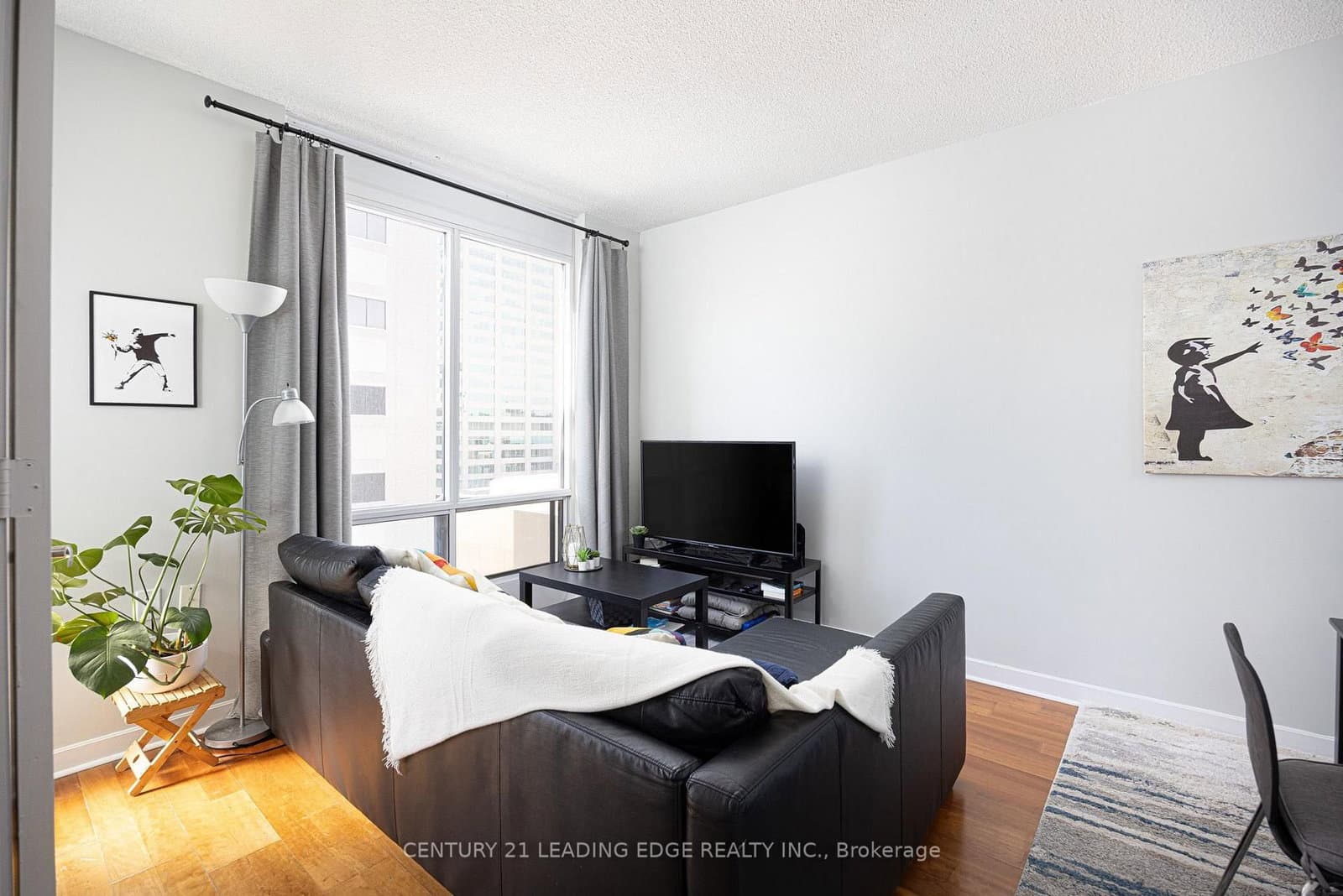 85 Bloor Street E, Unit 1413 thumbnail 9