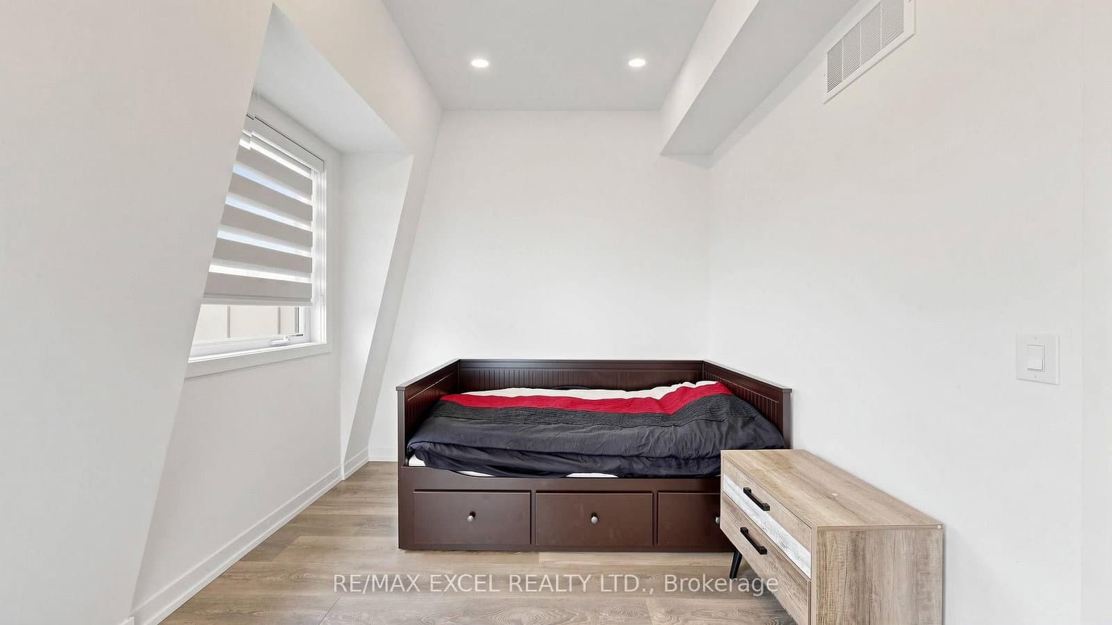 68A Tisdale Avenue thumbnail 31