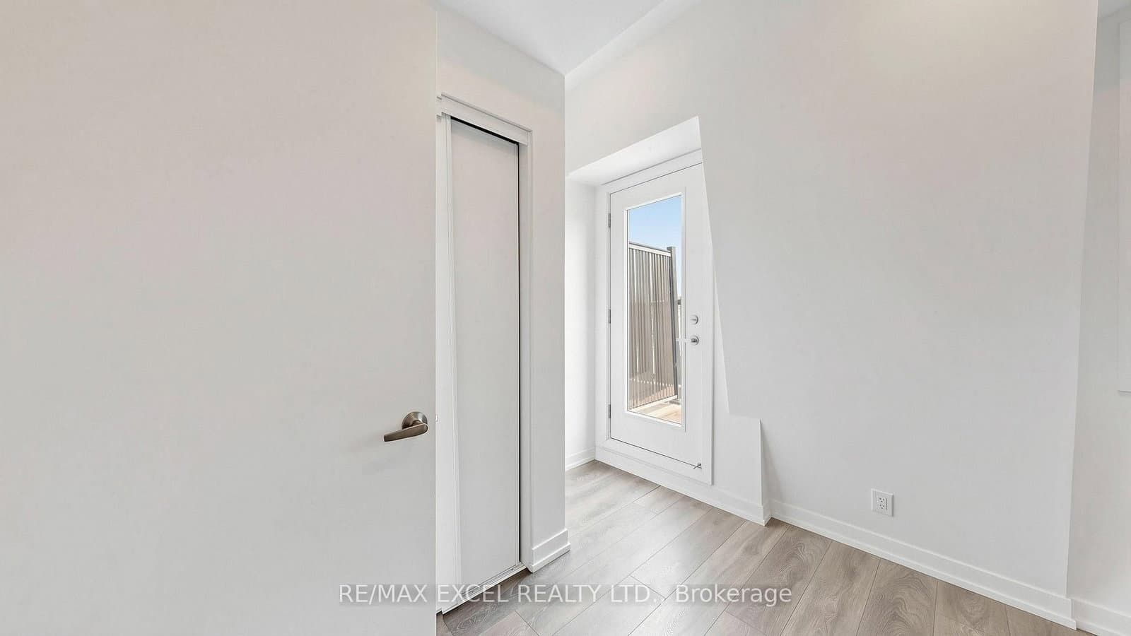 68A Tisdale Avenue thumbnail 32