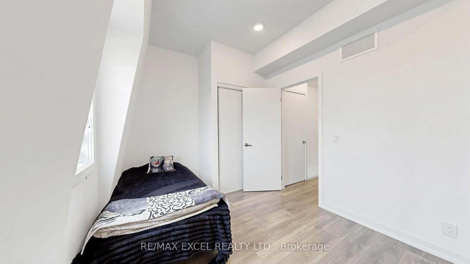 68A Tisdale Avenue thumbnail 35