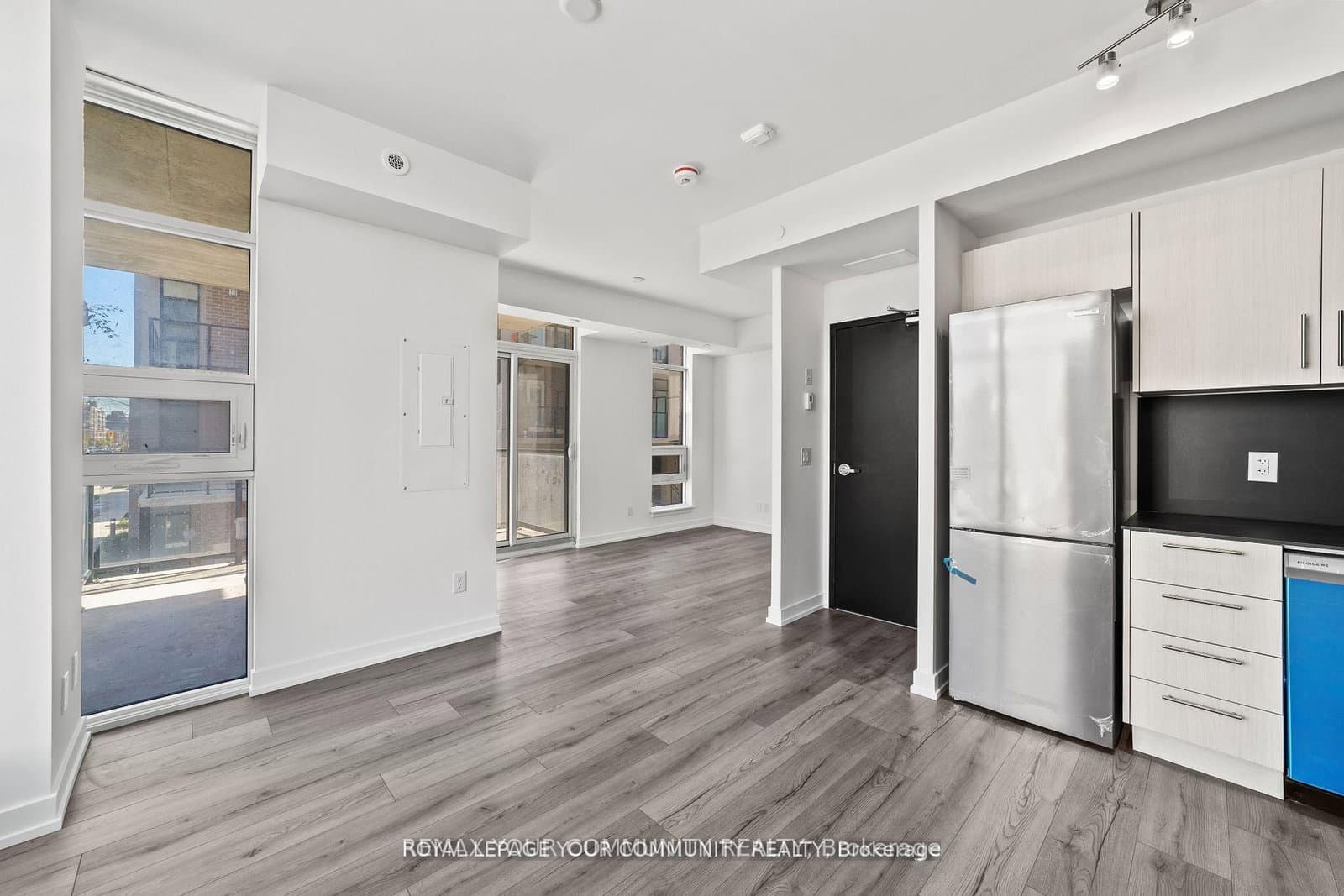 11-851 Sheppard Avenue, Unit 3rd thumbnail 11