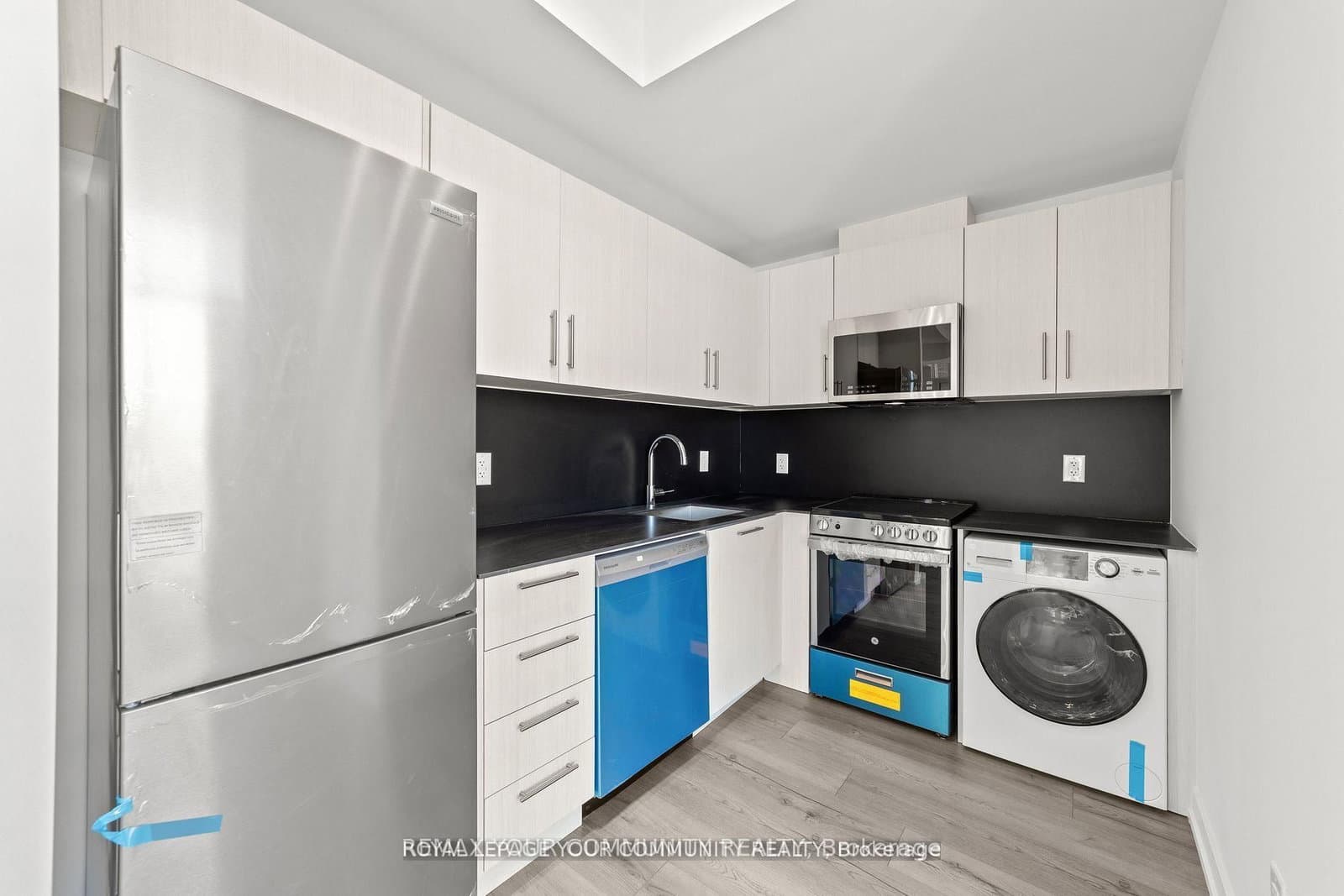 11-851 Sheppard Avenue, Unit 3rd thumbnail 13