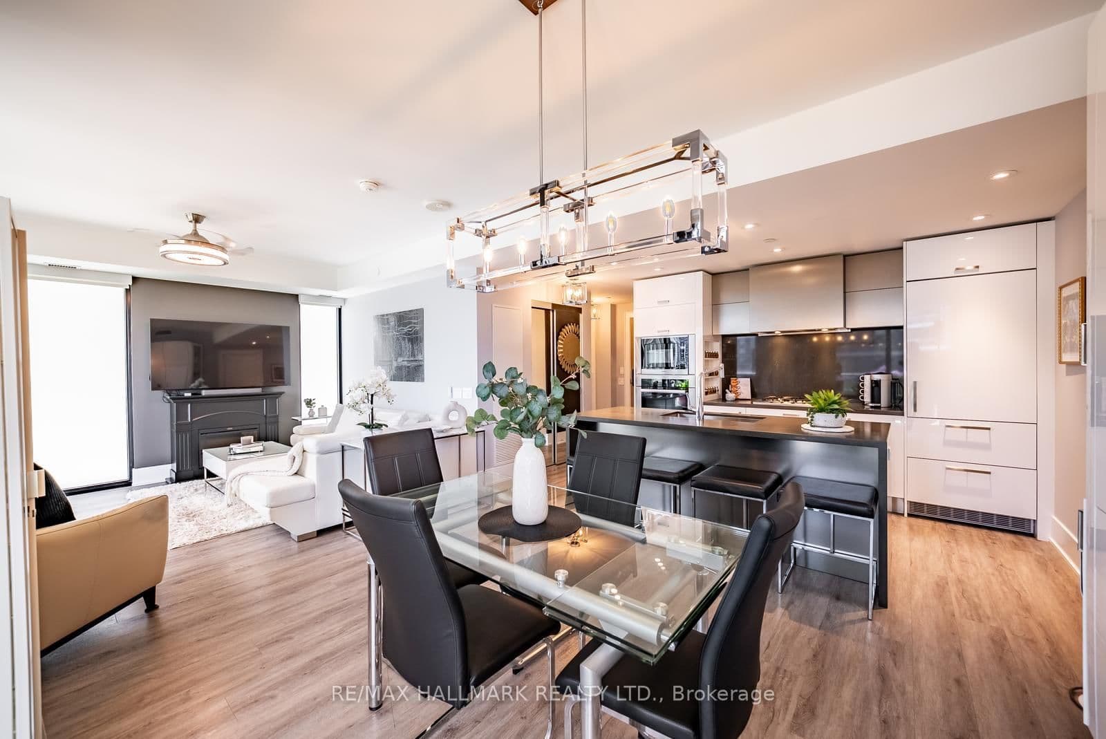118 Merchants' Wharf, Unit 301 thumbnail 14