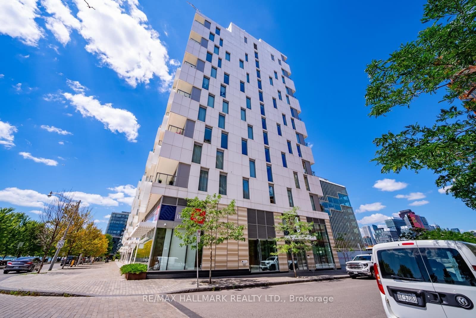 118 Merchants' Wharf, Unit 301 thumbnail 2