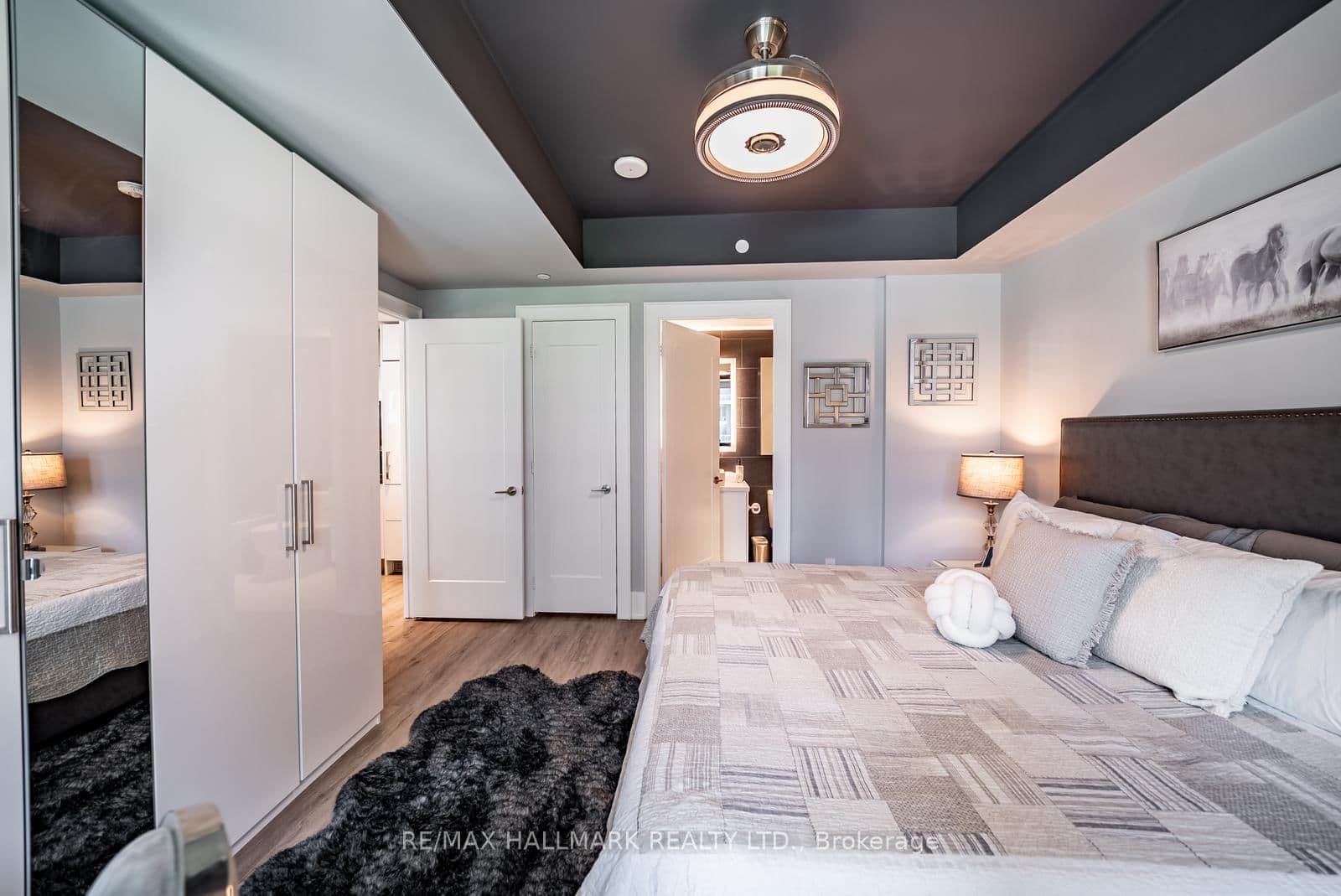 118 Merchants' Wharf, Unit 301 thumbnail 21