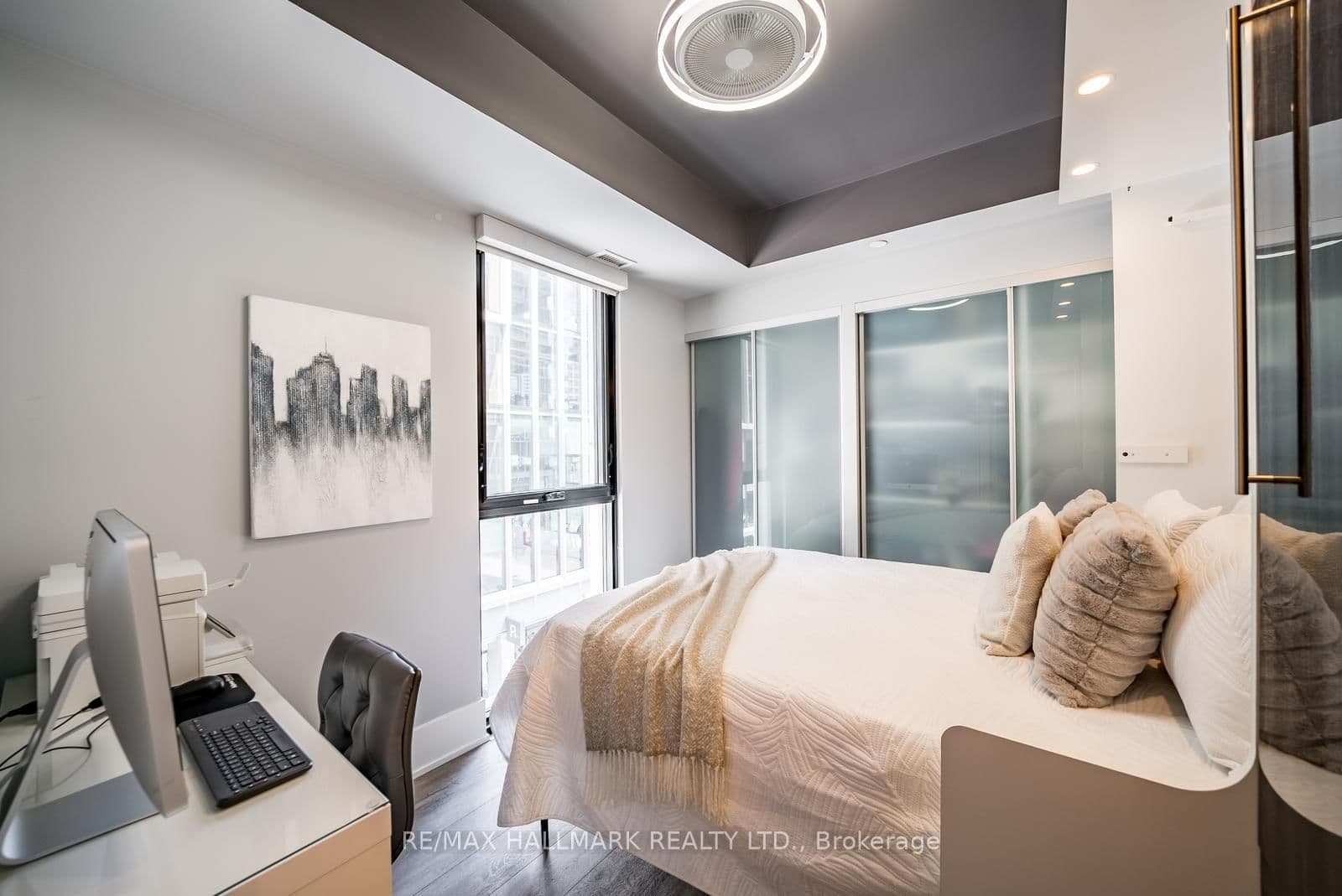 118 Merchants' Wharf, Unit 301 thumbnail 26