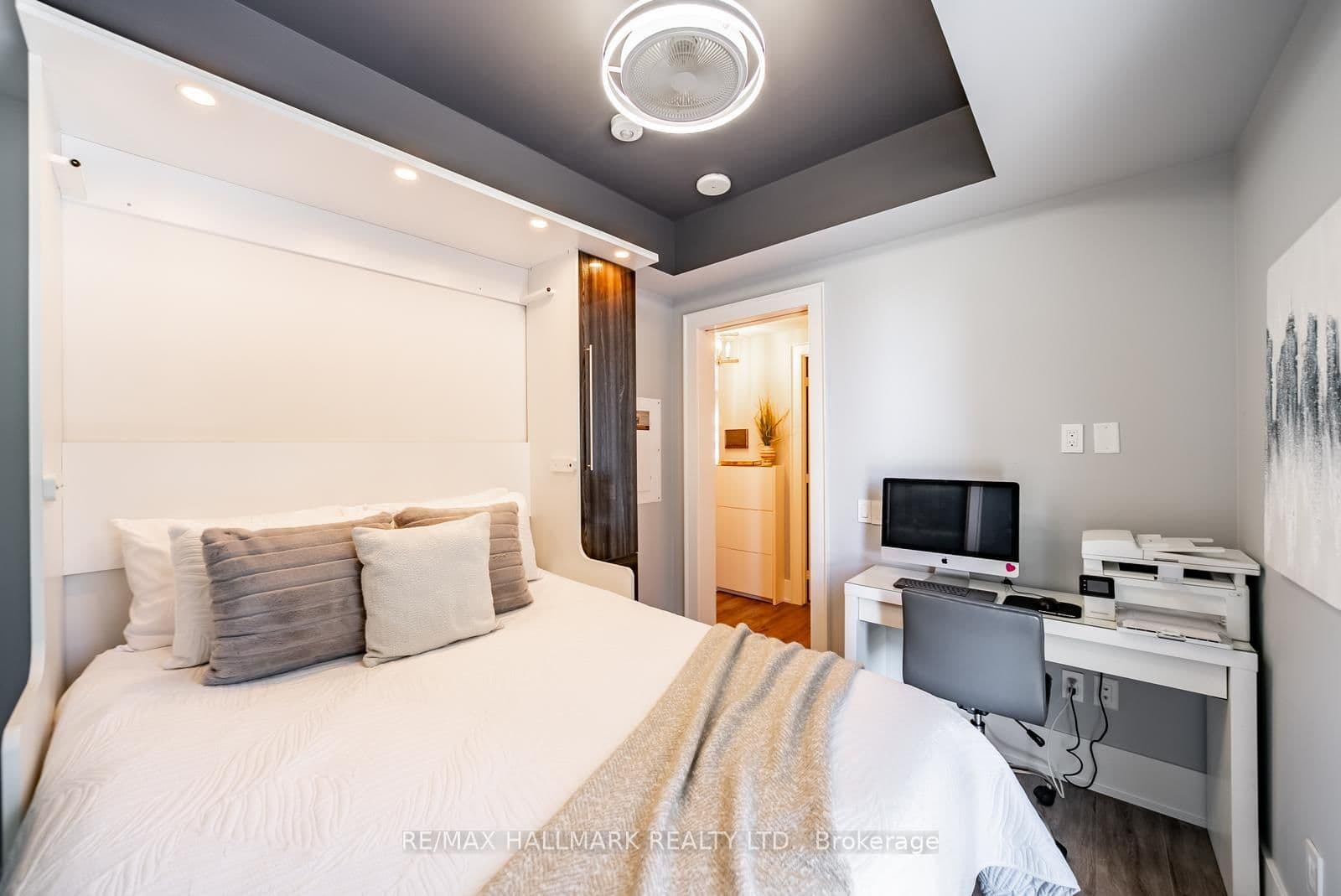 118 Merchants' Wharf, Unit 301 thumbnail 27