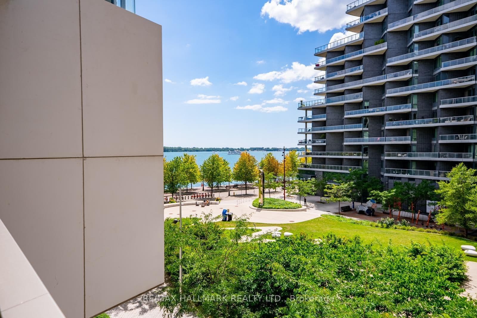 118 Merchants' Wharf, Unit 301 thumbnail 31