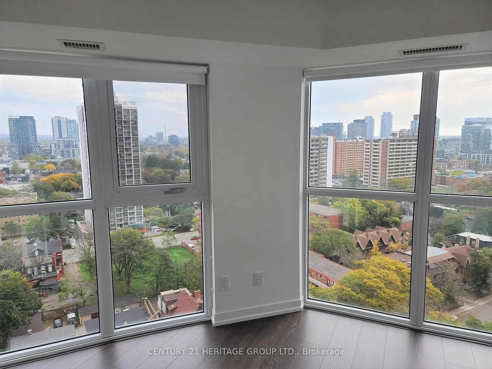 219 Dundas Street E, Unit 2015 thumbnail 14