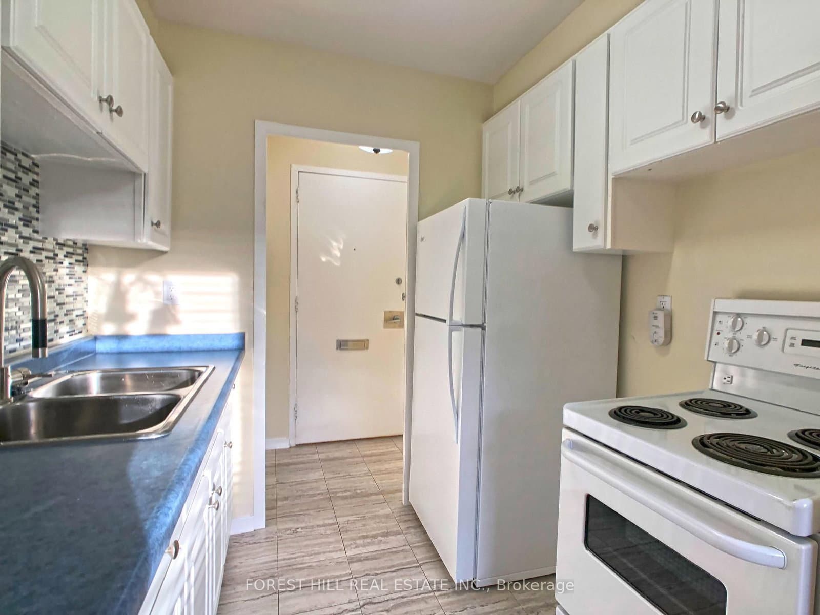 335 Lonsdale Road, Unit 502 thumbnail 2
