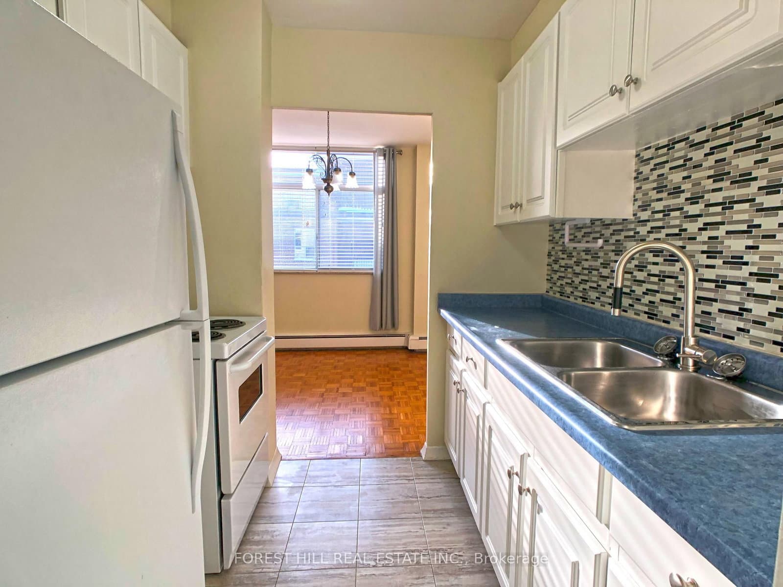 335 Lonsdale Road, Unit 502 thumbnail 3