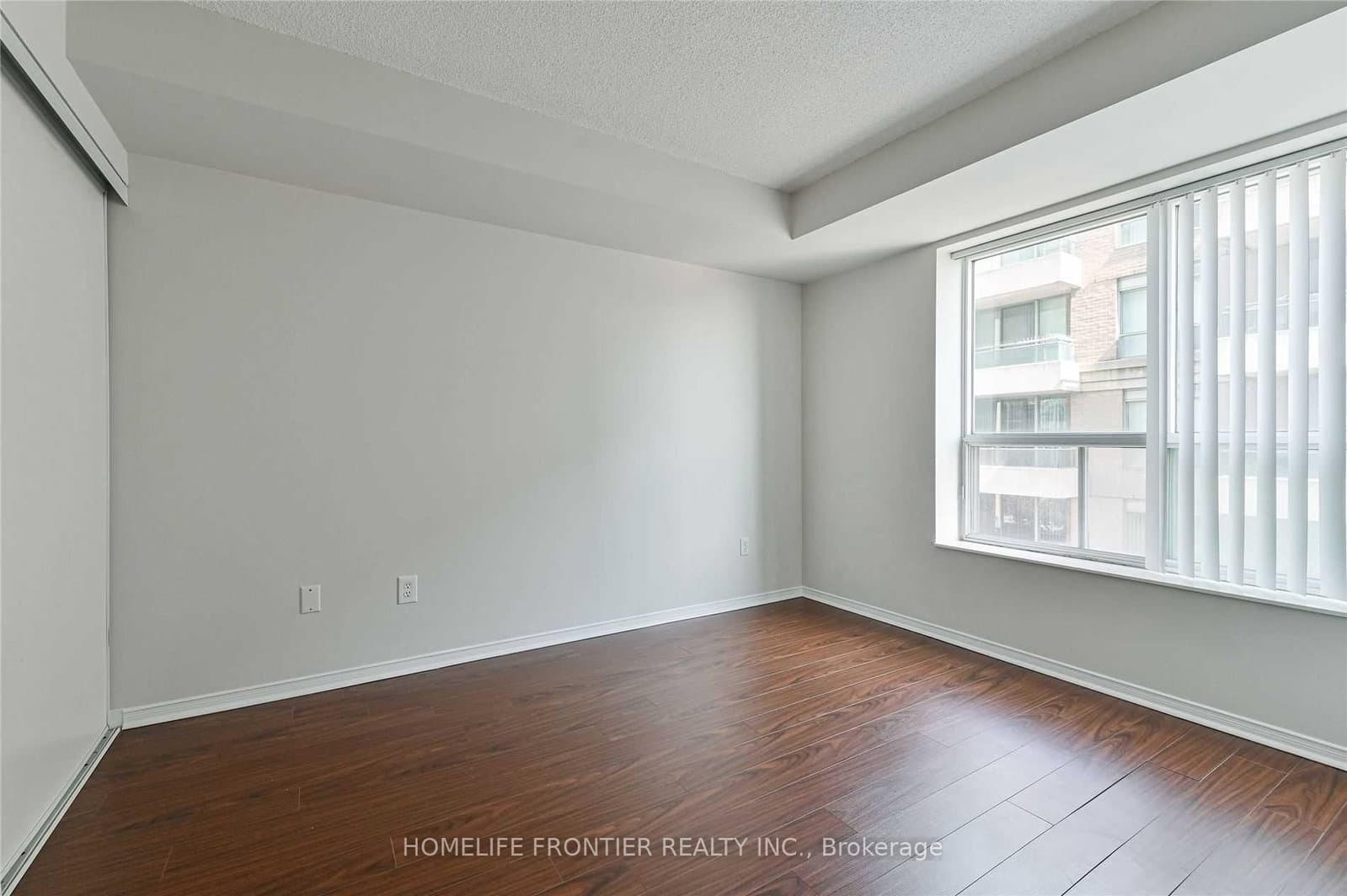 29 Pemberton Avenue, Unit 1008 thumbnail 13