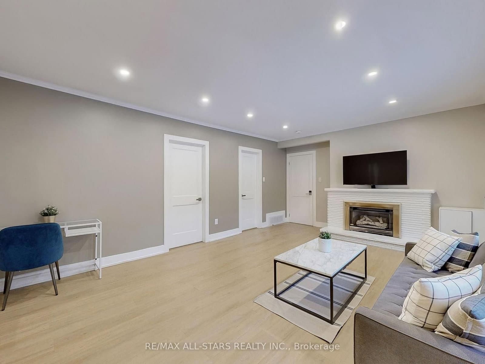 105 Betty Ann Drive thumbnail 10