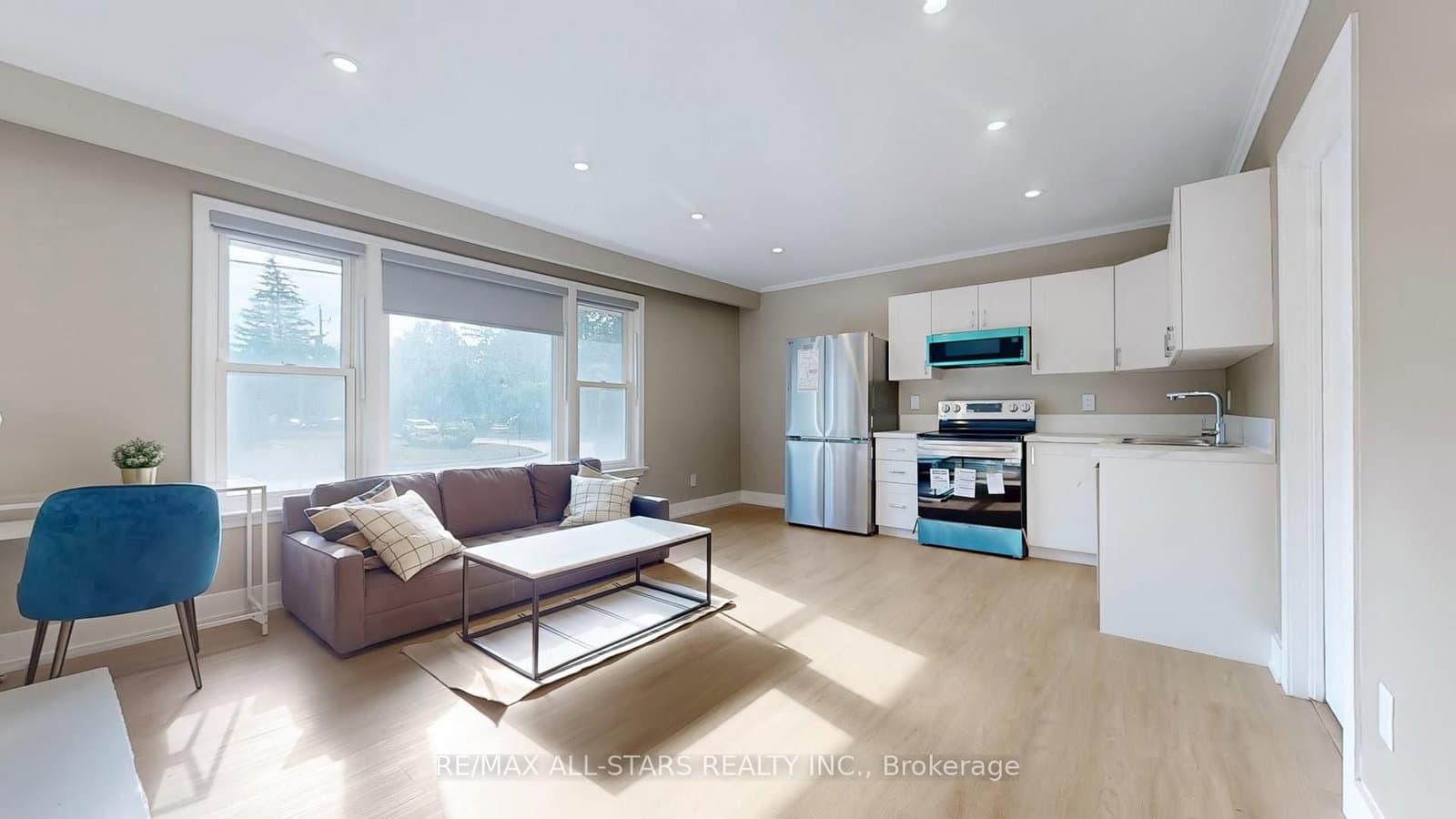 105 Betty Ann Drive thumbnail 2
