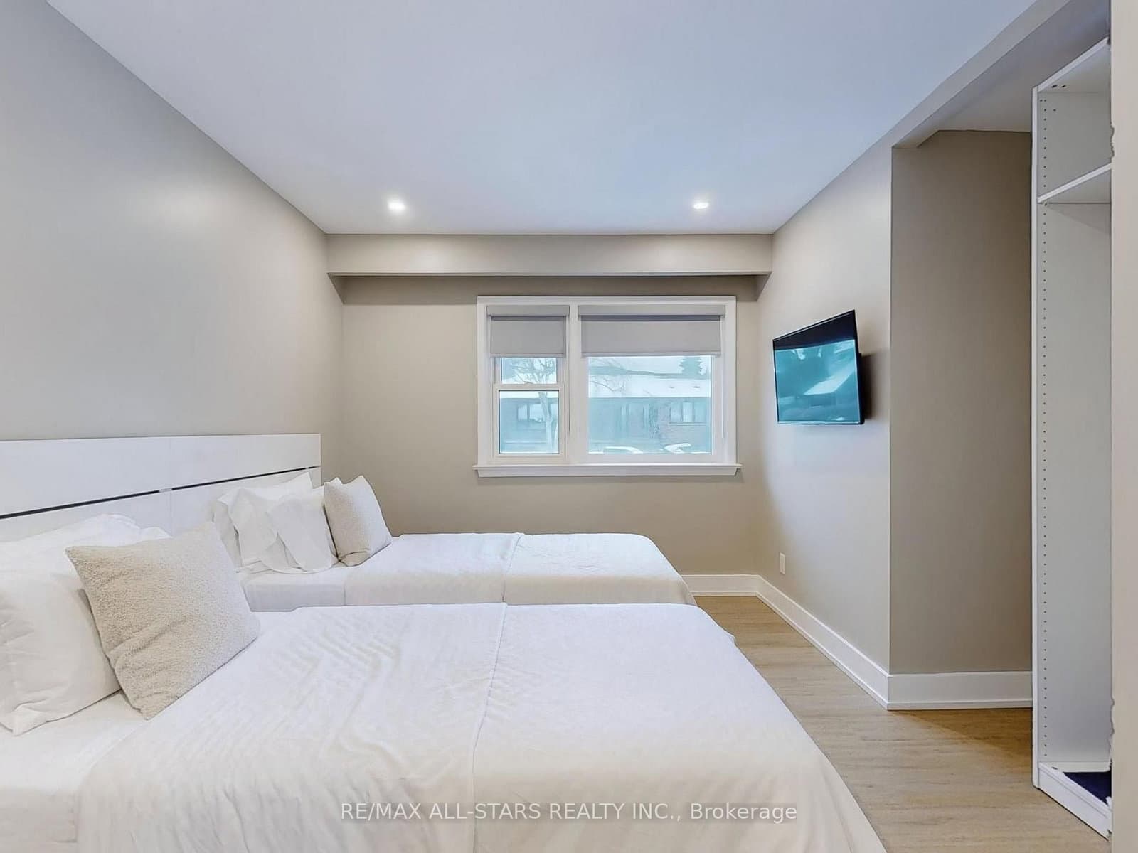 105 Betty Ann Drive thumbnail 20