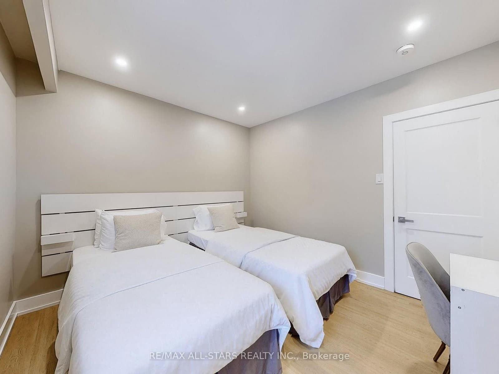 105 Betty Ann Drive thumbnail 25