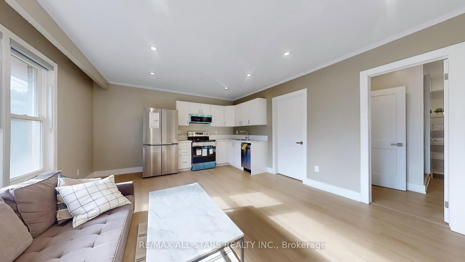 105 Betty Ann Drive thumbnail 3